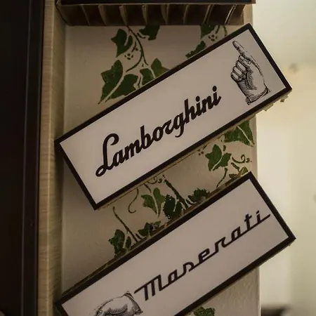 R&b La Pomposa Dei Motori Gasthof *