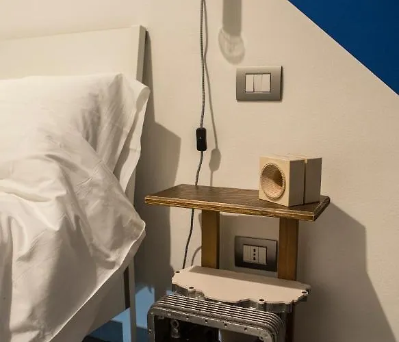 R&b La Pomposa Dei Motori Pensión 3*