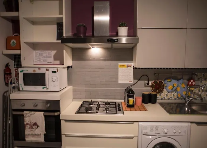 R&b La Pomposa Dei Motori Pensión 3*