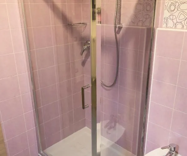 R&b La Pomposa Dei Motori Pensión